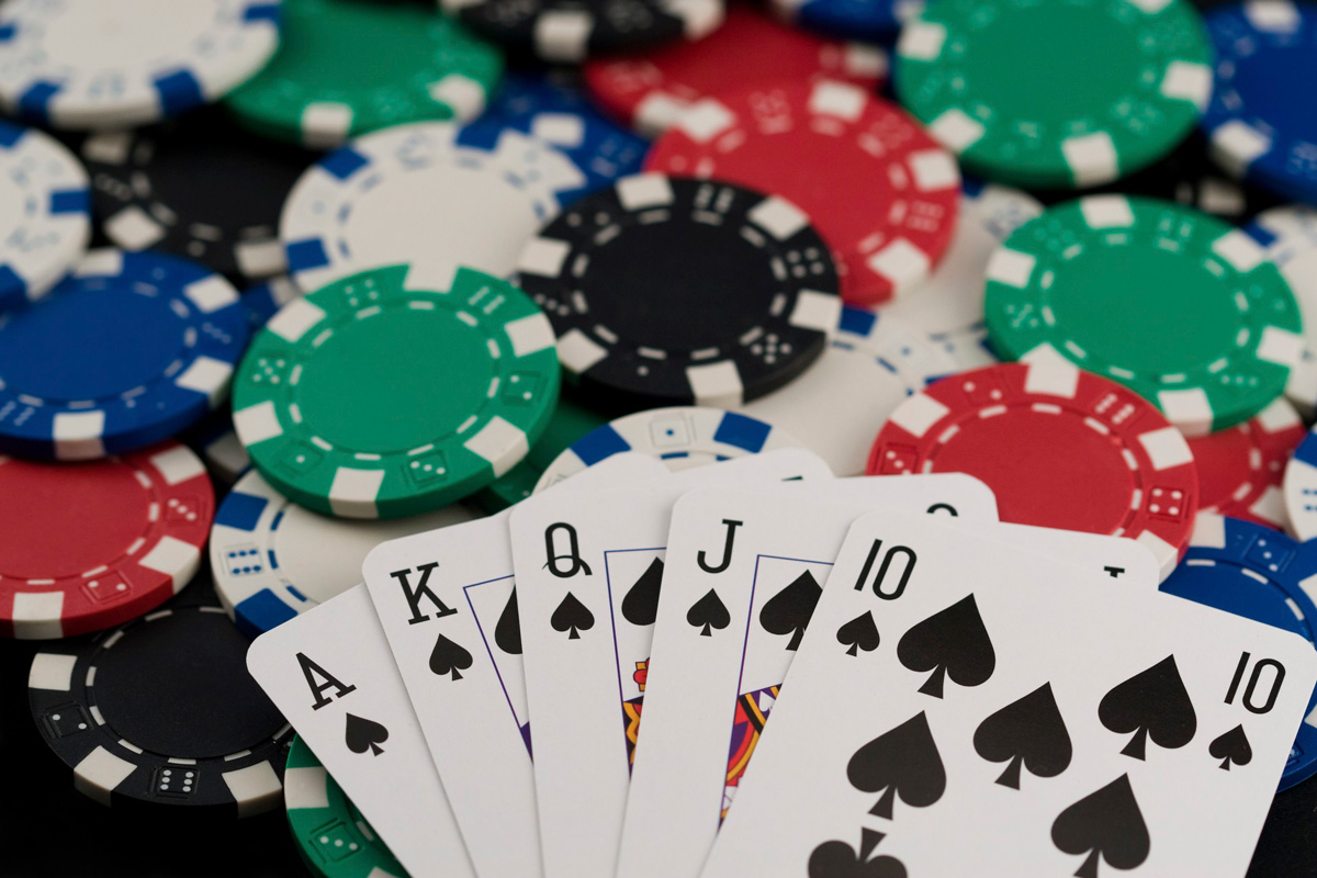 Poker là dạng game phân định thắng thua dựa vào tay bài mạnh, yếu với nhau